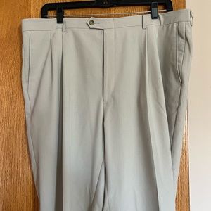 Men’s Haggar tan dress pants, size 42 x 32, pleated